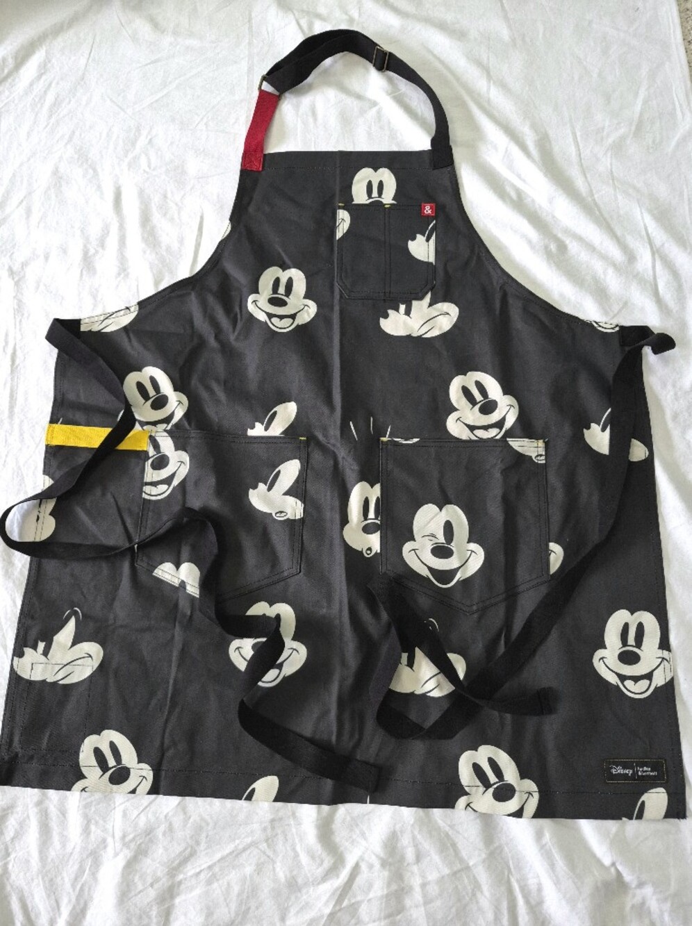 Hedley & Bennett Disney Mickey Mouse Expressions Essential Apron Adult OS